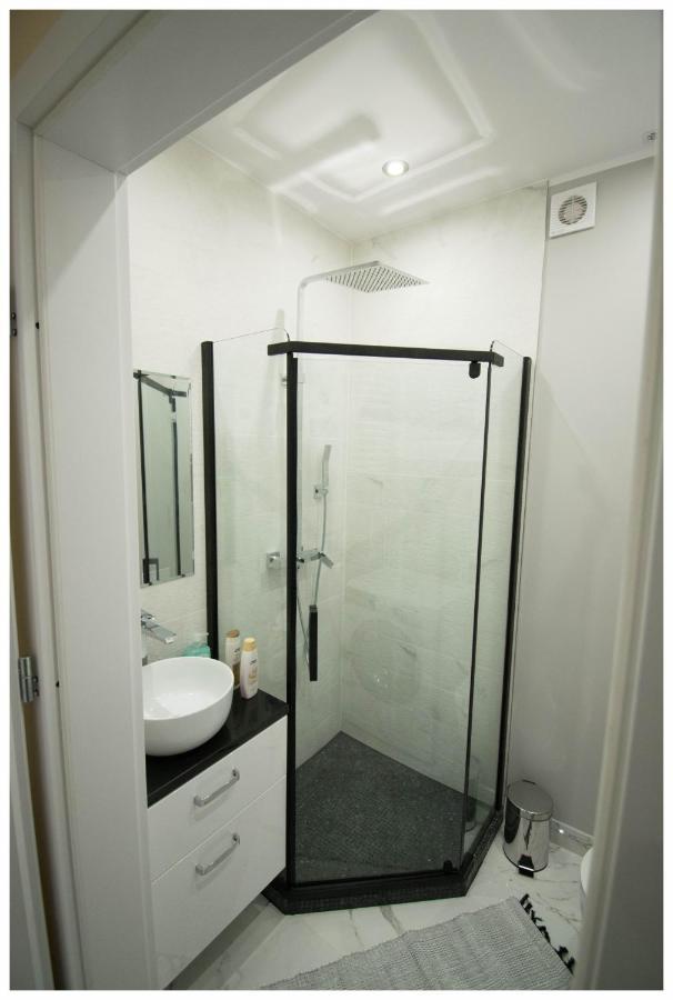 Color 24 Apartament III 斯塔洛瓦沃拉 外观 照片